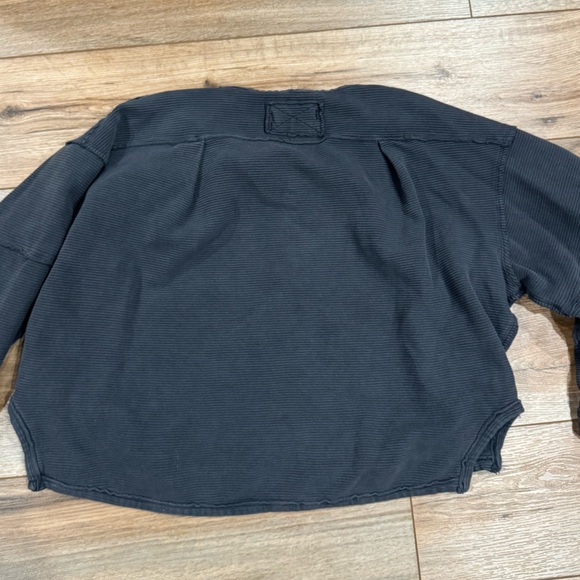 FREE PEOPLE Oversized Gray Ribbed Crewneck Sweatshirt W/ Slits | Size XS - Picture 5 of 5